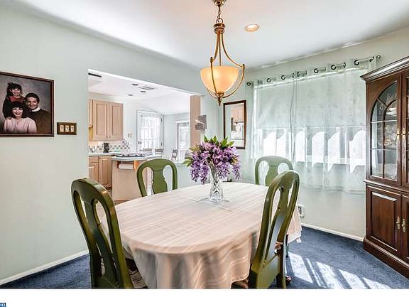 4th image of 2751 Chapel Ave W