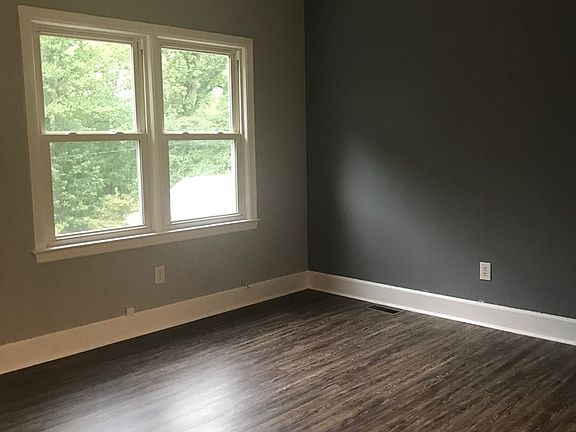 4th image of 83 Boulevard St