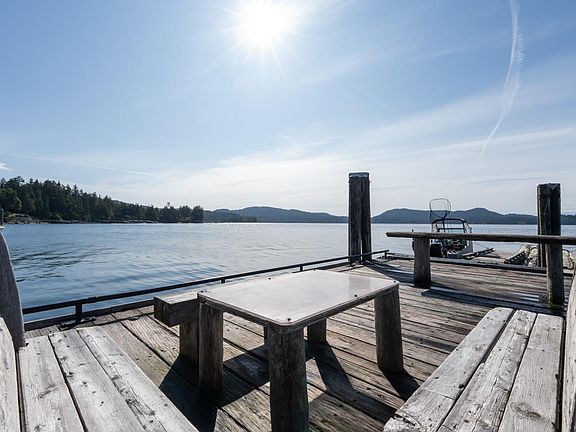 5th image of 5957 Sooke Rd