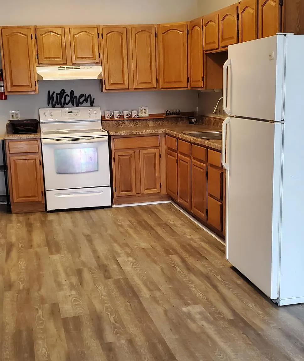 3 bed, 1.5 bath, 1080 sqft, $1,350 — Photo 2
