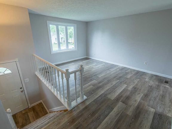 3rd image of 1353 Silvertree Dr