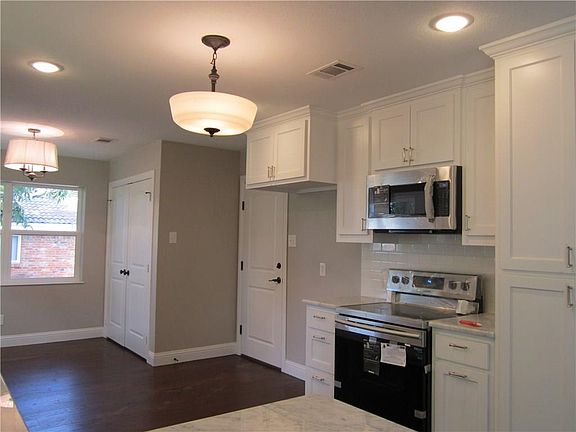 3rd image of 201 E Louella Dr
