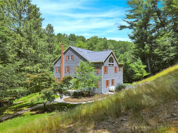 46 Hickory Rd, Mohnton, PA 19540