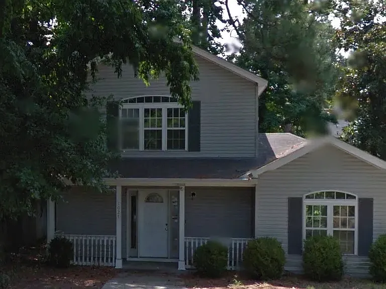 1027 Bonham Ave — Photo 1