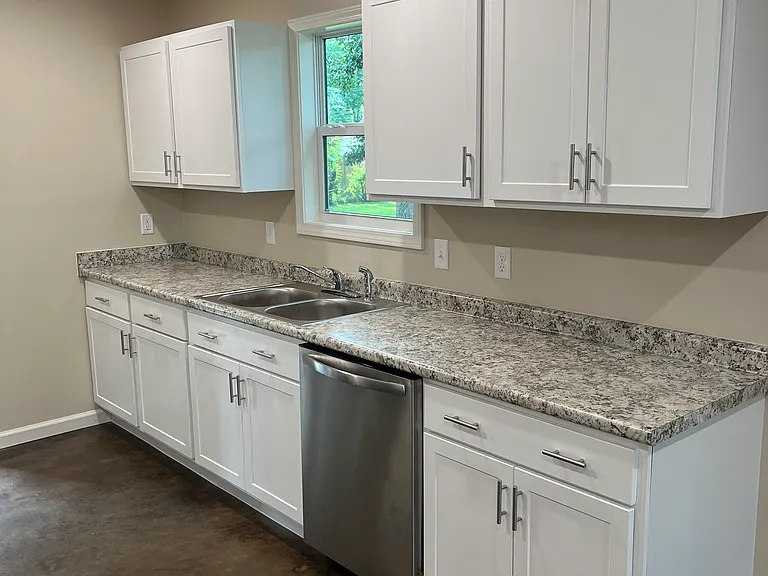 404 Locust Ave — Photo 14