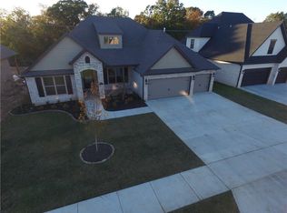 106 SW Highland Rd, Bentonville, AR 72712