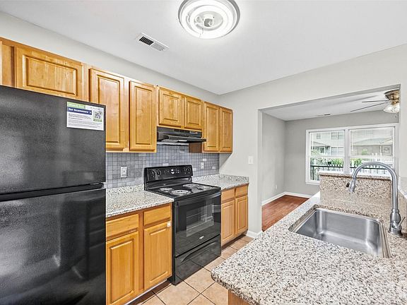 5th image of 1605 Begonia Way