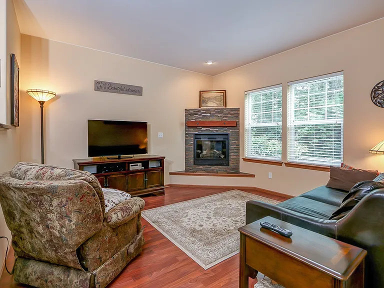 10595 NE Kingston Meadows Cir — Photo 4