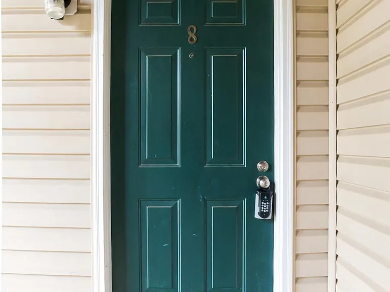 127 Brookland Ter #8 — Photo 1