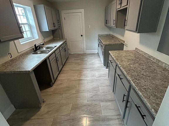 4th image of 1335 W 9th St