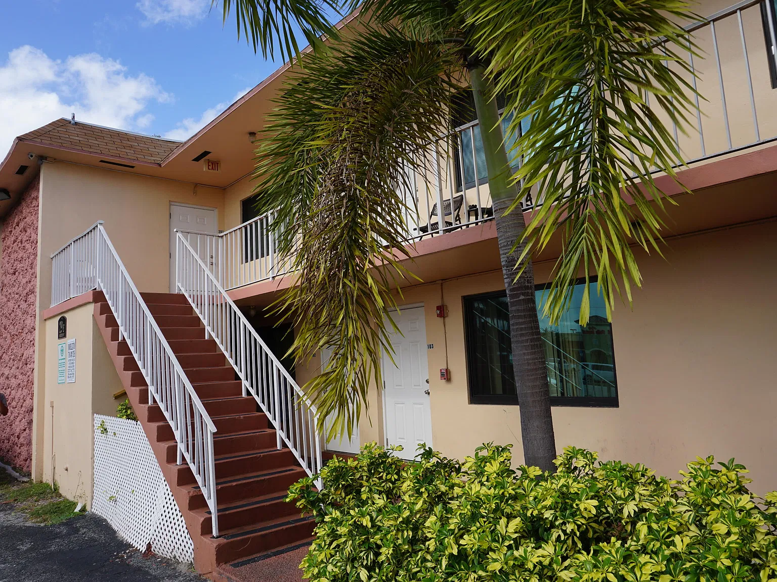 1 bed, 1.0 bath, 10845 sqft, $1,850 — Photo 2