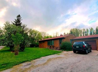 415 Roosevelt St NE, Warroad, MN 56763
