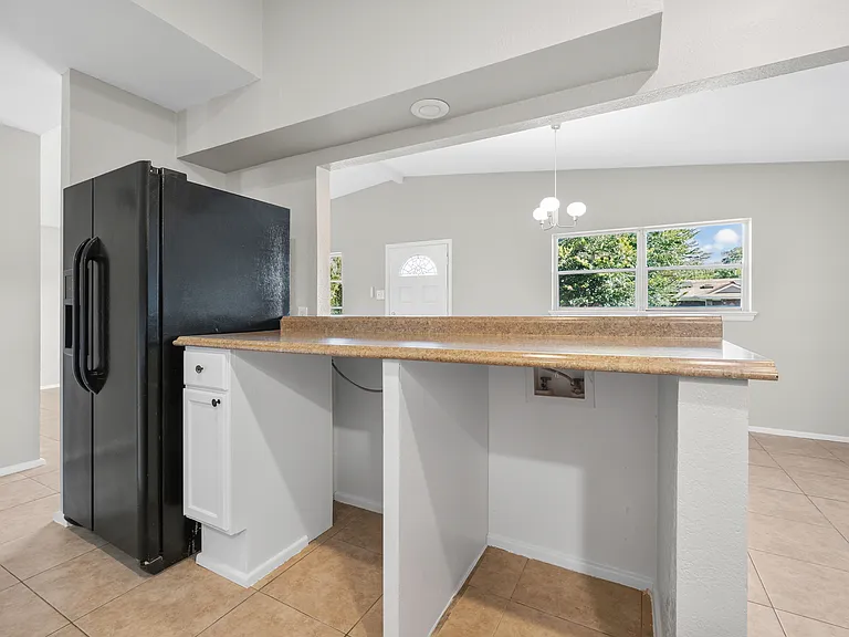 2821 Yale St — Photo 10