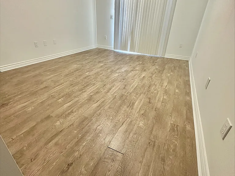 14653 Nordhoff St #404 — Photo 8