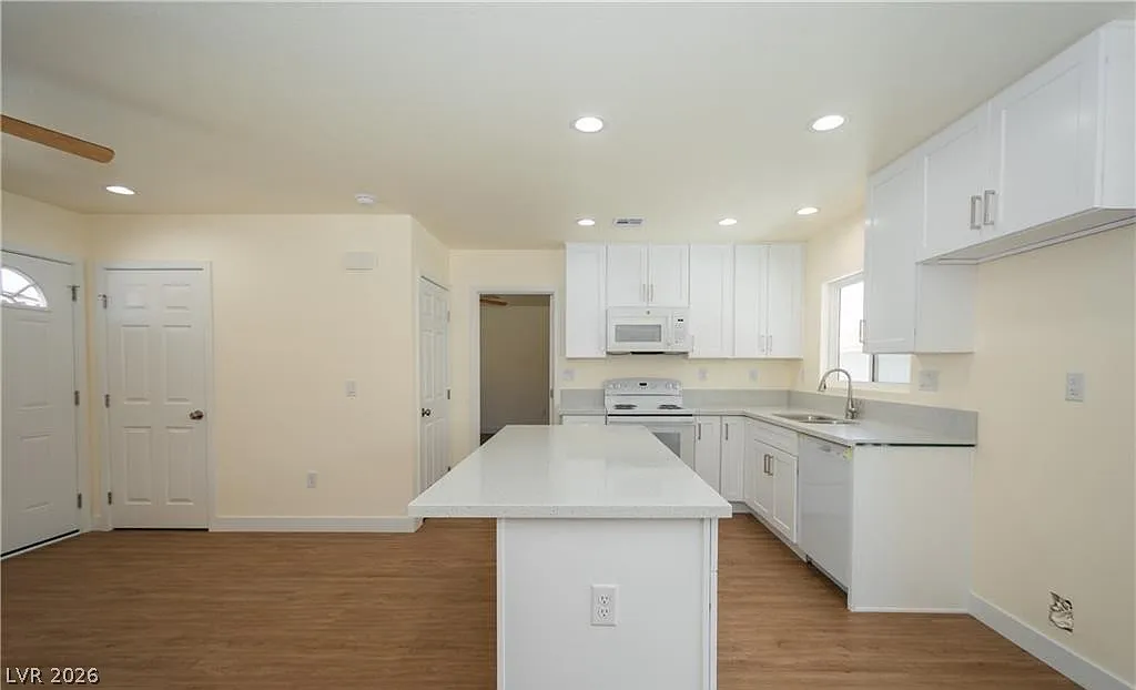 2 bed, 2.0 bath, 1689 sqft, $1,200 — Photo 3