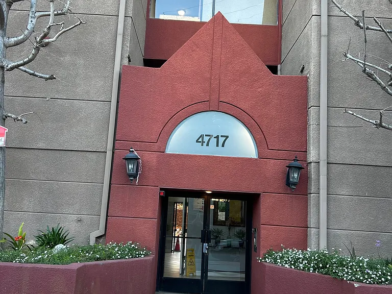 4717 Ben Ave Apartments — Photo 2