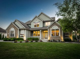 8085 S Lakeview Dr, Franklin, WI 53132