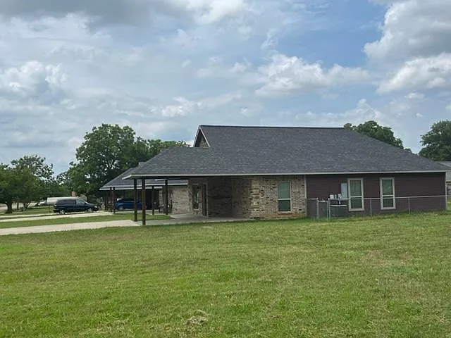 3 bed, 1305 sqft, $1,450 — Photo 1