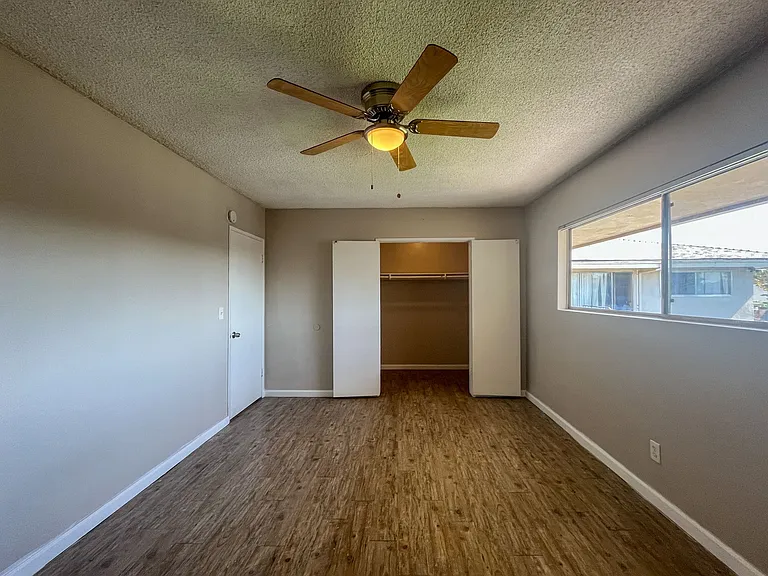 1828 W Glen Ave — Photo 8