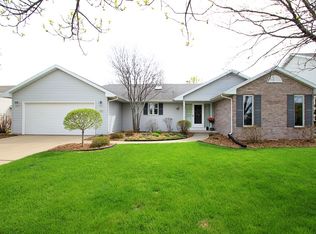 1982 Pike Ln, De Pere, WI 54115