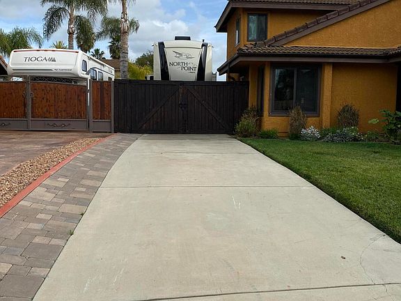 3rd image of 594 Tara St