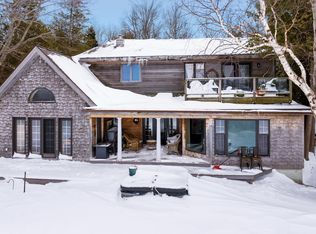 10 S Stony Point Rd, Suttons Bay, MI 49682