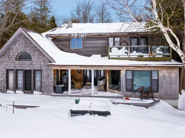 10 S Stony Point Rd, Suttons Bay, MI 49682