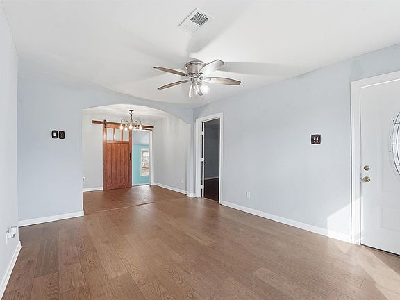 4th image of 3114 Ridgefield Rd