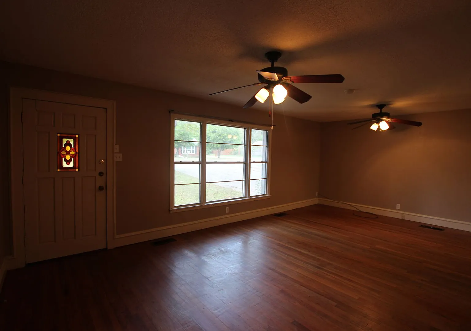 Charming 3 Bedroom 2 Bath Near TJC! — Photo 4