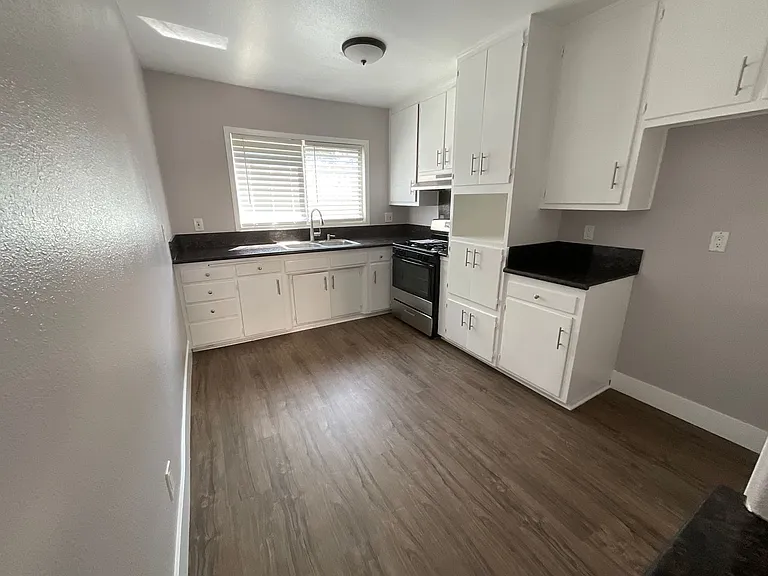 13120 Nelson St — Photo 2
