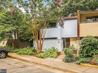 2043 Approach Ln, Reston, VA 20191