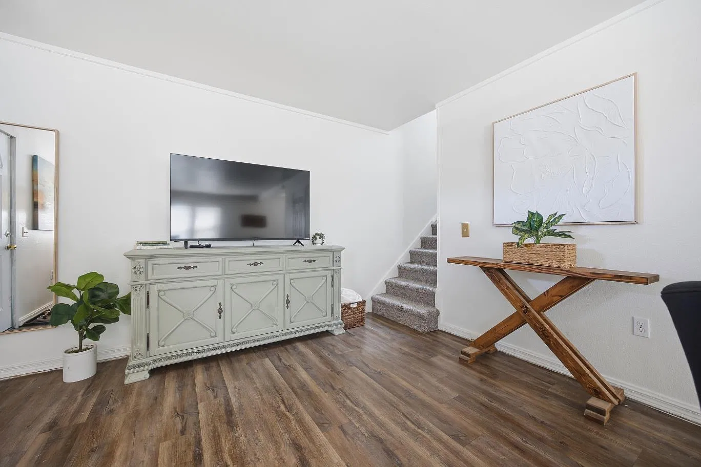 3 bed, 1400 sqft, $1,600 — Photo 1