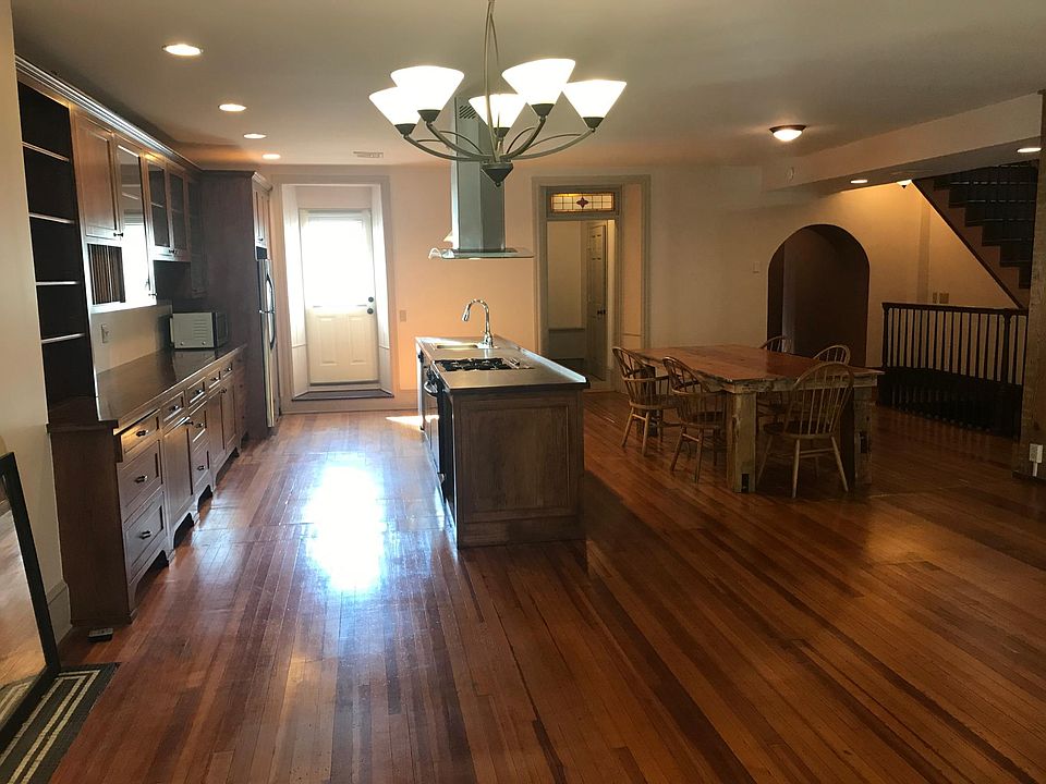 Kitchen & Dining Area