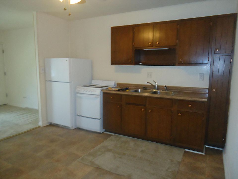 2nd image of 301 Strawberry Ln APT 12