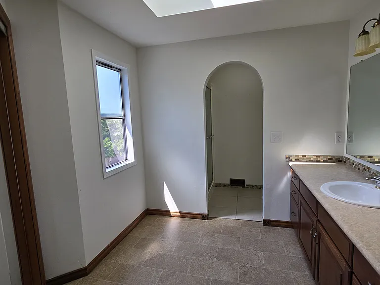 1004 Bathke Ave — Photo 8