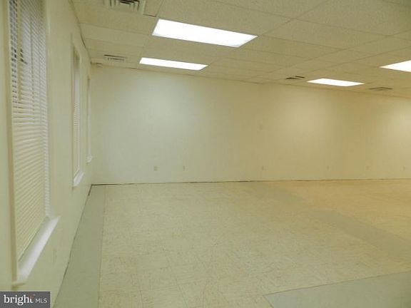 3rd image of 299 Herndon Pkwy #106