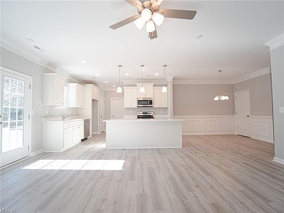 3rd image of 217 Burleigh Ave