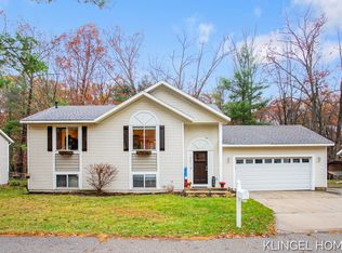 14915 Minetta Ave, Spring Lake, MI 49456