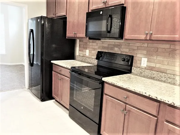 245 Old Savannah Dr — Photo 4