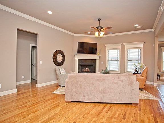 5th image of 6102 W Woodbine Dr