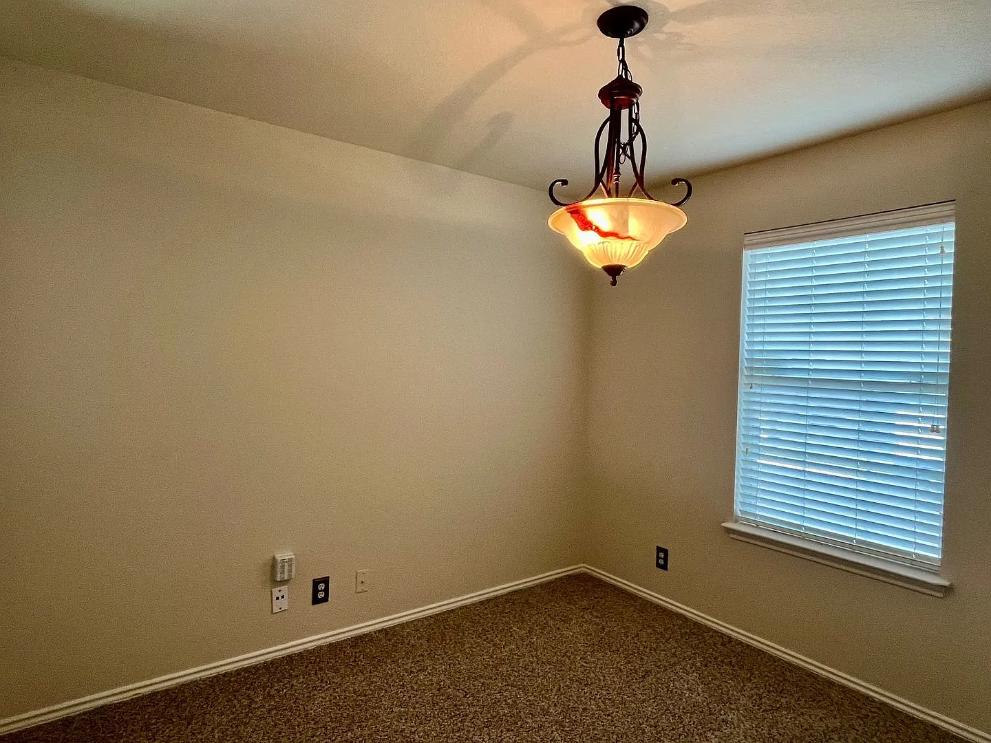 Large 3/2.5 ~ Conveniently located to JBSA Lackland and JBSA Kelly Field Annex ~ Move in Ready! — Photo 4