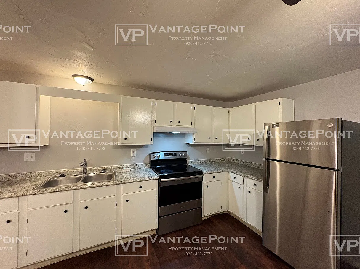 1028 Moraine Way - 5 — Photo 2