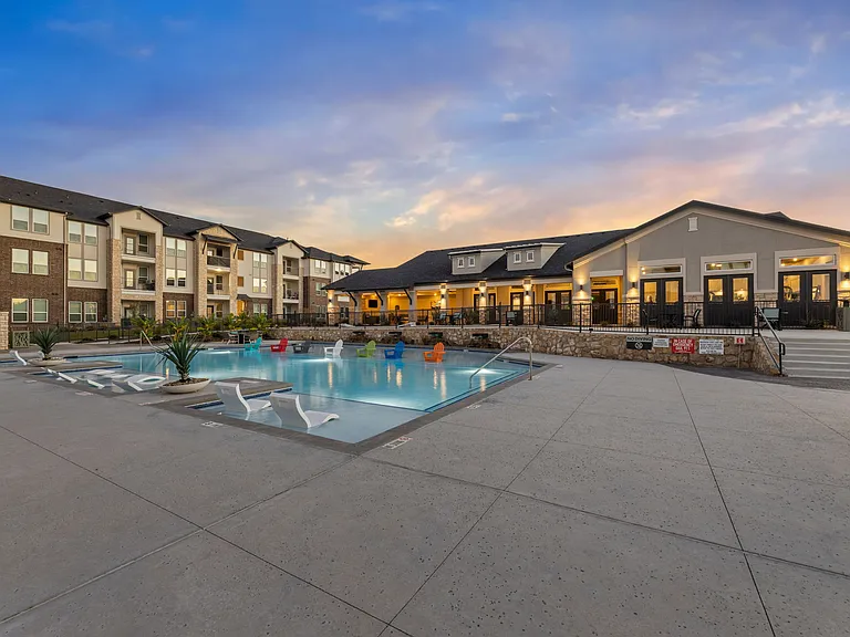 The Royalton at Chapel Creek — Photo 16