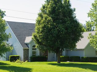 103 Riverbend Blvd, Mahomet, IL