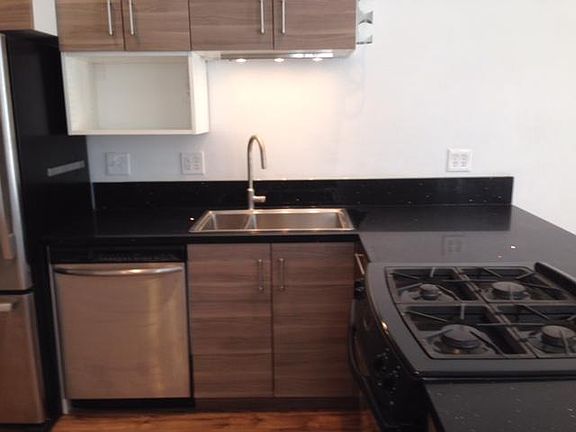3rd image of 452 N Tuttle Ct