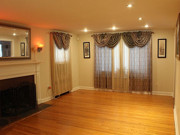 5th image of 295 N Walnut St
