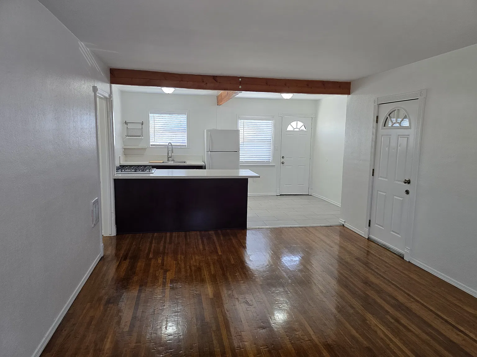 2 bed, 800 sqft, $2,425 — Photo 2