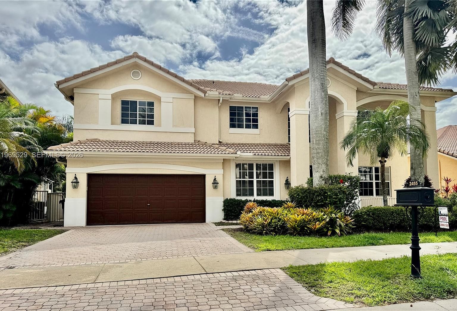 2455 Greenbrier Ct