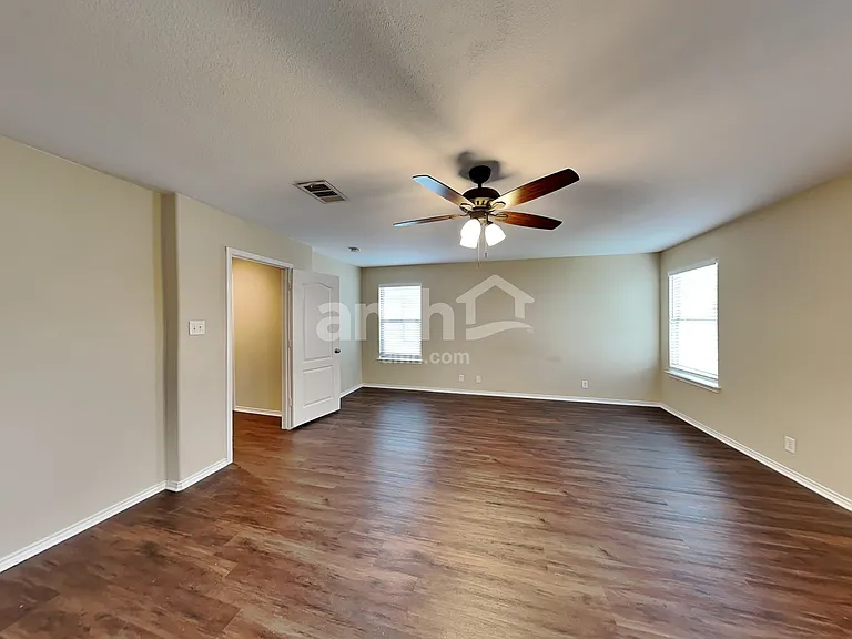 8905 Norwich Castle Dr — Photo 10