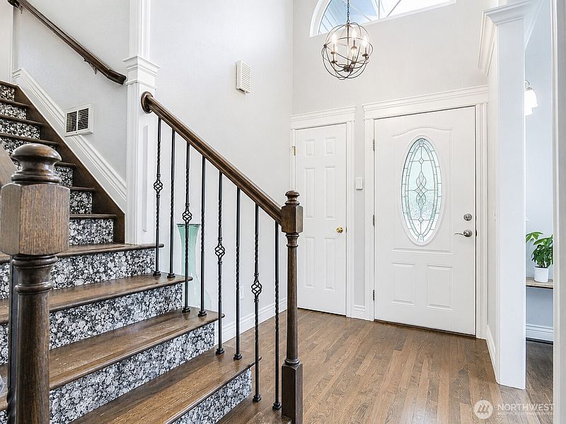 3rd image of 5920 35th Way SE